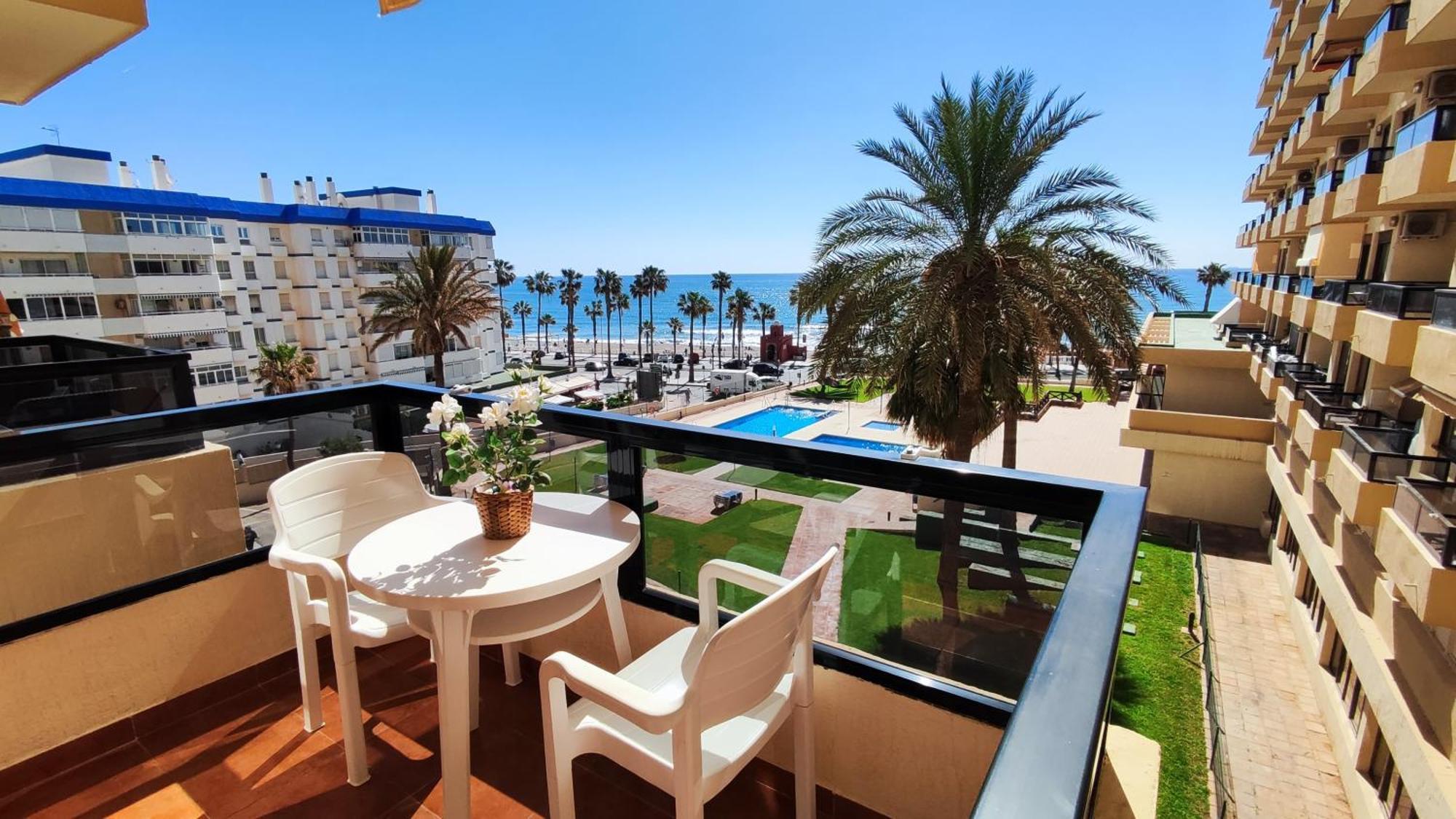 Aloha Playa Apartment With Ocean Views And Pools Бенальмадена Экстерьер фото